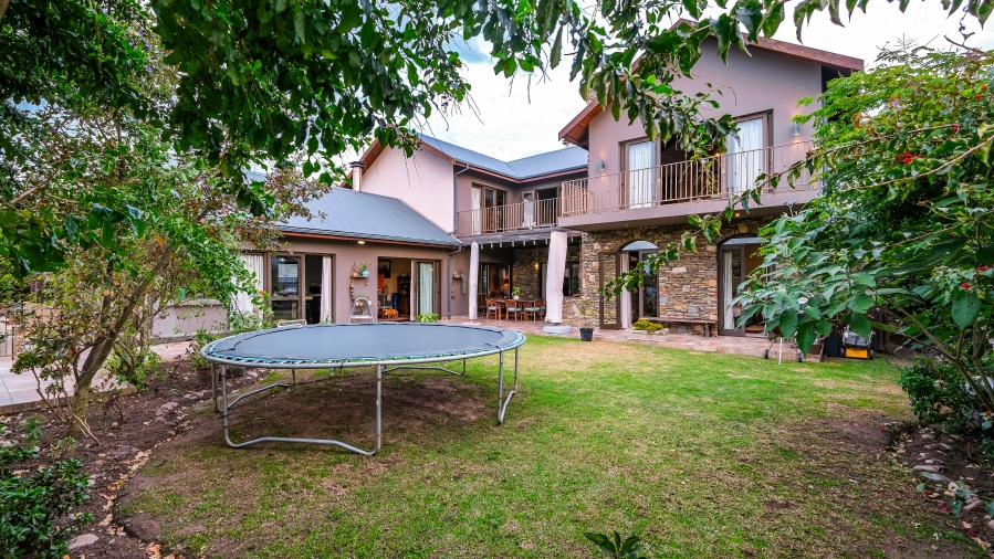 5 Bedroom Property for Sale in Kraaibosch Manor Western Cape